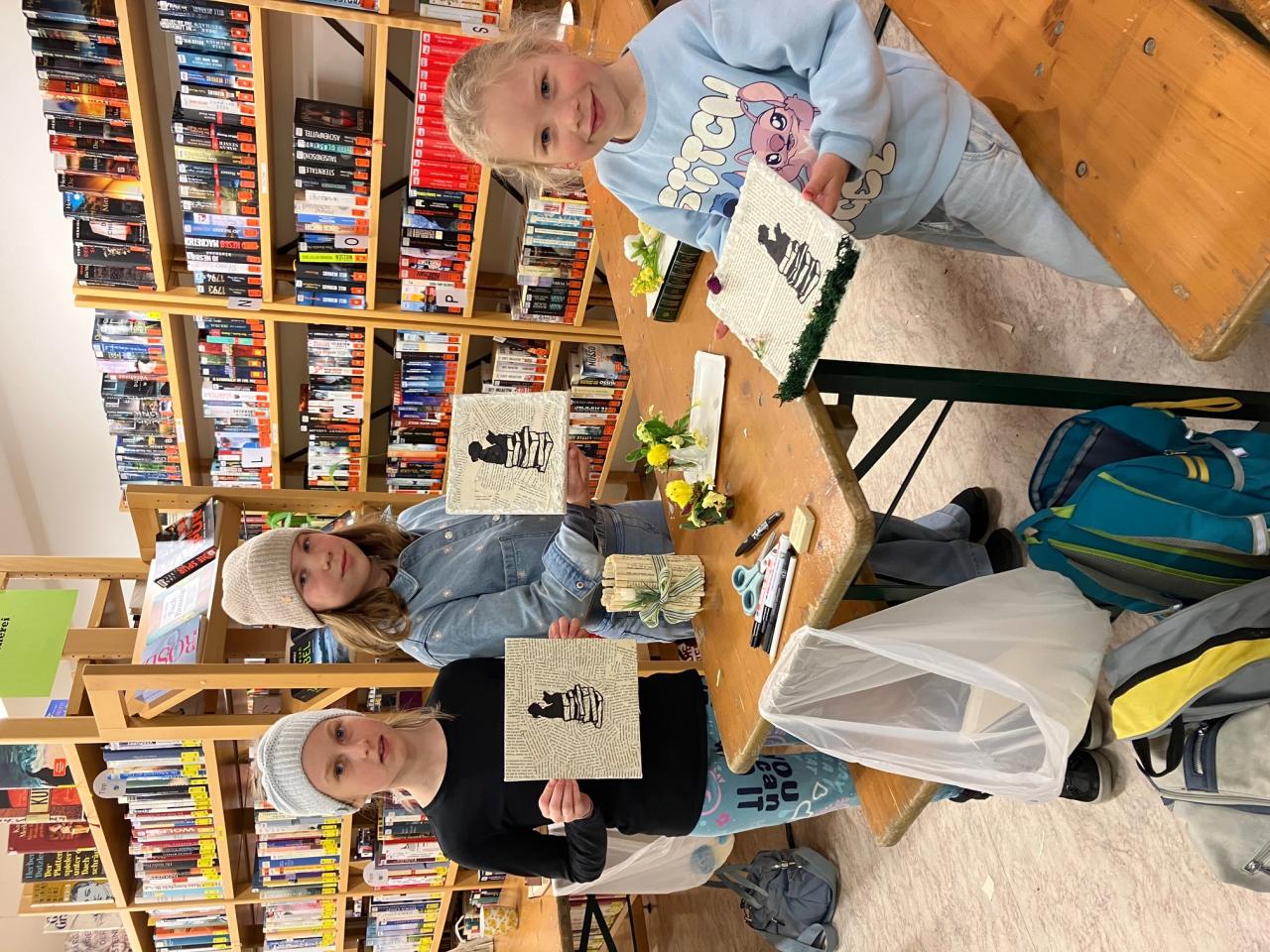 Malen auf alten Buchseiten